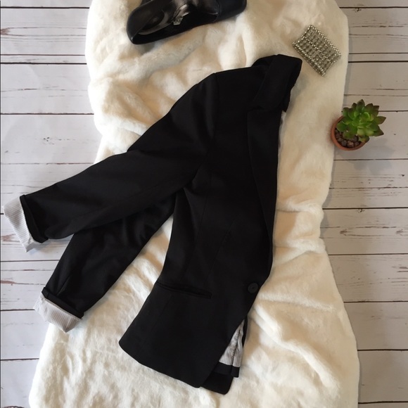 H&M Jackets & Blazers - ⚡️FLASH SALE⚡️H&M Black Fitted Blazer